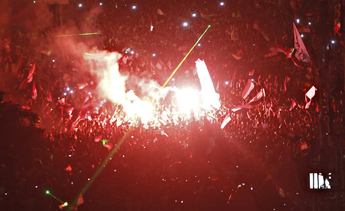 Protesters opposing Egyptian President Mohamed
Mursi shout slogans and set off fireworks during a protest in
front of El-Thadiya presidential palace in Cairo June 30, 2013.
(Reuters)